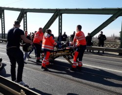 GRAV accident pe podul Traian! Impactul s-a petrecut între o motocicletă și un pieton