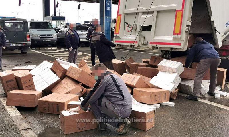 Lovitură pentru traficul de ţigări. Peste 35.000 de pachete cu ţigări de contrabandă, descoperite ascunse într-un automarfar la P.T.F. Nădlac II