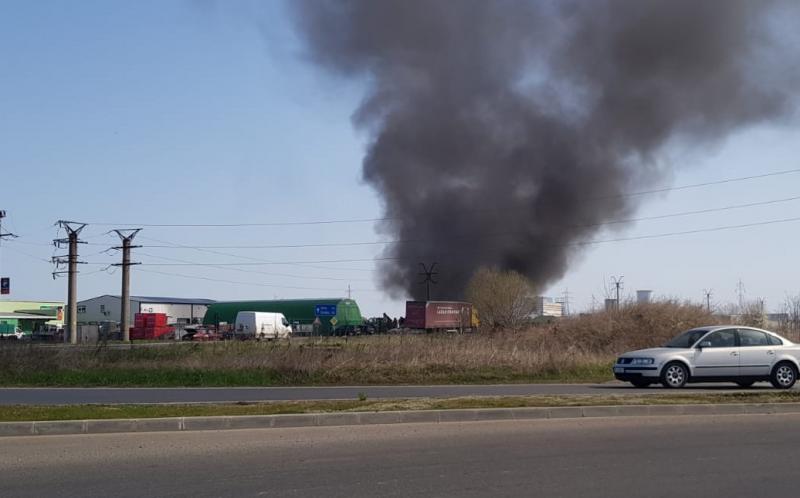 Un fum gros a creat panică în zona centurii din Arad