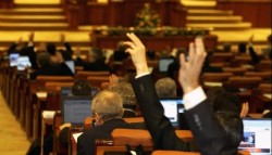 Părinții vor primi zile libere plătite când școlile sunt închise. Deputații au vot final