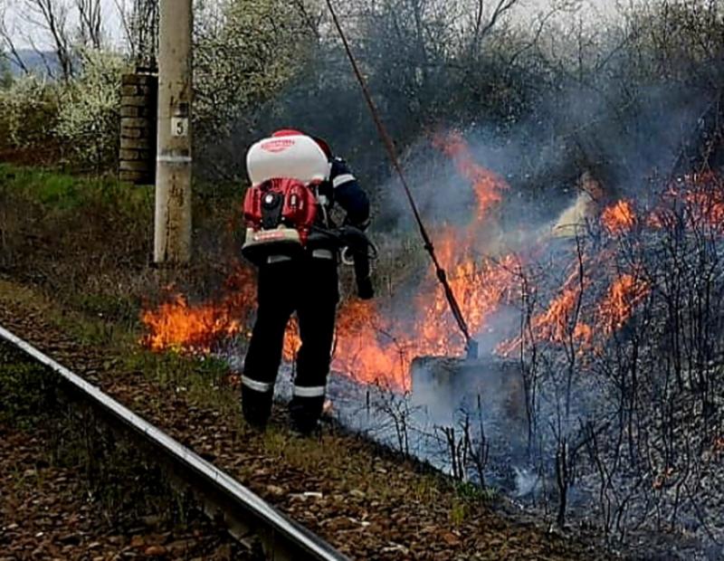 Șase incendii în ultimele 24 ore au necesitat intervenția pompierilor arădeni