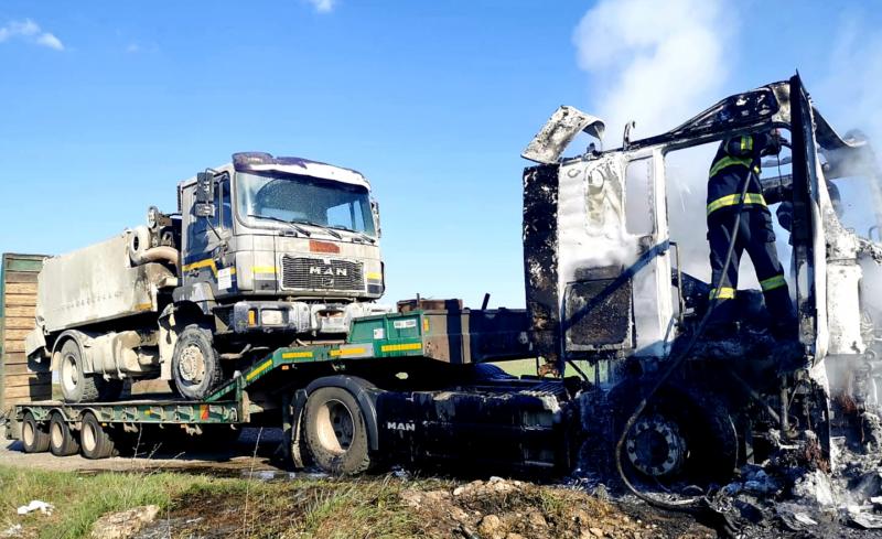 Un Tir a luat foc între localitățile Șagu și Vinga