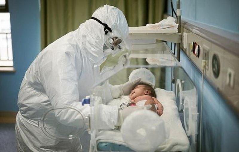 241 de nou născuți la Arad de la începutul epidemiei de Coronavirus