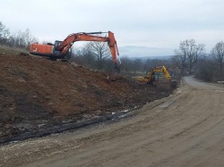 Începe asfaltarea la drumul Pâncota-Buteni