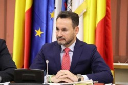 Gheorghe Falcă: „Elevii arădeni ar trebui ca din 9 mai să aibă deja tabletele pentru e-learning!„