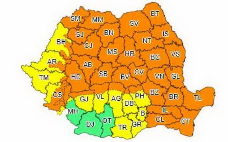 Aradul nu scapă de Codul Galben de ploi şi furtuni valabil până luni. Prognoza meteo pe patru săptamâni