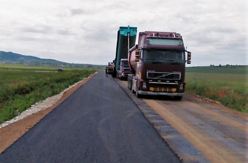 În Arad s-au reabilitat peste 350 de kilometri de drumuri judeţene în ultimii  patru ani