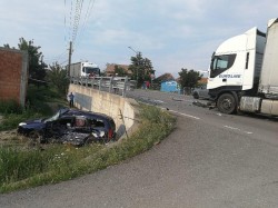 Accident cu victimă încarcerată în Zimandu Nou