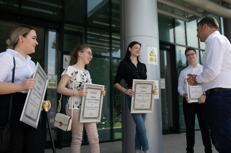 Elevii arădeni de 10 la BAC au primit diploma „Arădeni cu care ne mândrim”