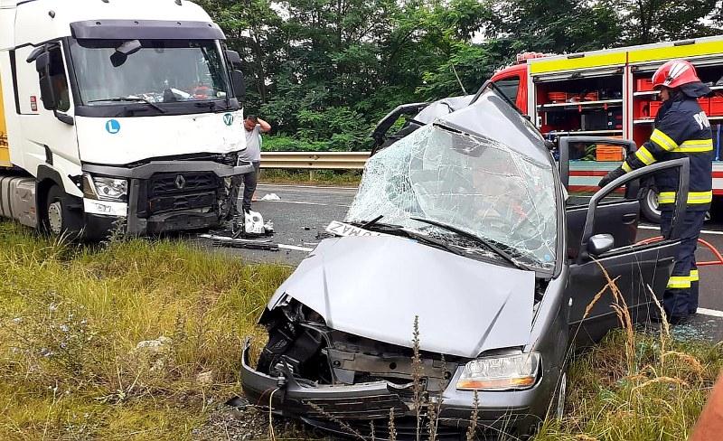 Accident grav la Vărădia de Mureş, două persoane decedate. DN.7 Blocat pe un sens de mers