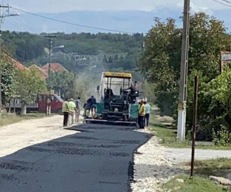 Asfaltarea de la Cuied oprită de preşedintele C.J. A. din cauza calitaţii lucrării!