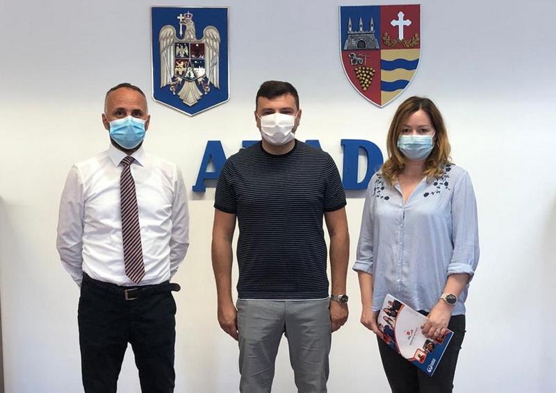 Sergiu Bîlcea:,,Donație de 18 000 de măști pentru școlile din Arad”