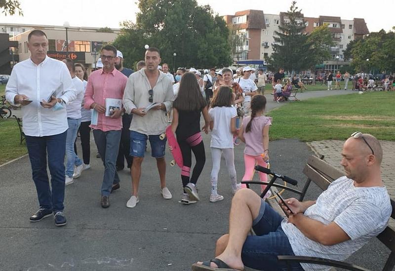 Atât de bine cunoaște Fifor Aradul, încât a fost în campanie în “Parcul  23 August”, bine că nu a zis că a fost în “Parcul Ion Iliescu”