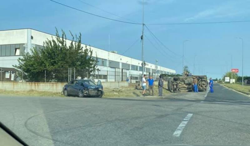 Două persoane rănite în urma unui accident rutier produs în zona industrială