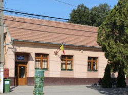 Şcoala Gimnazială Zădăreni a fost închisă marţi dimineaţa, după ce directorul unităţii a fost confirmat pozitiv la virusul SARS-CoV-2
