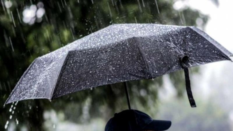 METEO: Se întorc ploile şi scad temperaturile! Un val de aer polar loveşte România