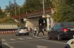 Bătaie în trafic între o şoferită şi un pieton pe Bd. Titulescu 