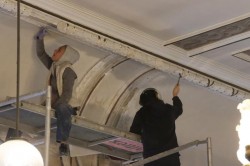 Renovarea Sălii Iuliu Maniu scoate la lumină frescele originale