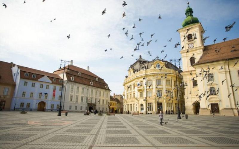 Municipiul Sibiu intră de luni în carantină. Persoanele în vârstă vor avea interval orar de cumpărături