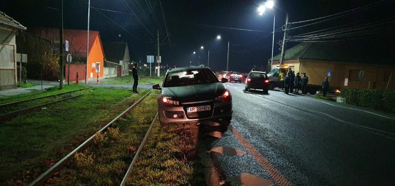 Circulaţia tramvailor în Vladimirescu, blocată de un accident între două autoturisme