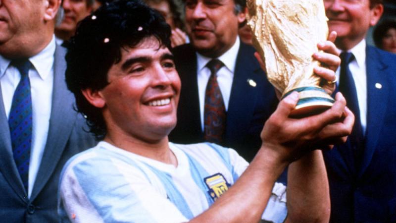 Maradona  a încetat din viaţă miercuri, la vârsta de 60 de ani!