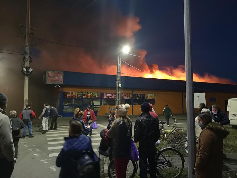 Supermarketul “Flana” din Gai cuprins de flăcări!