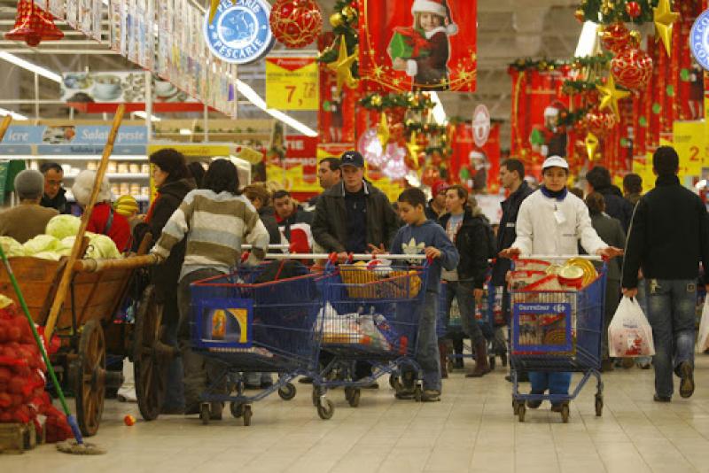 Marile magazine cer guvernului să permită program prelungit în perioada sărbătorile de iarnă