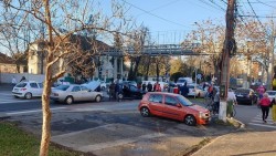 Sfârşit de an cu ghinion pentru patru arădeni. Şi-au făcut maşinile praf  pe Calea Victoriei