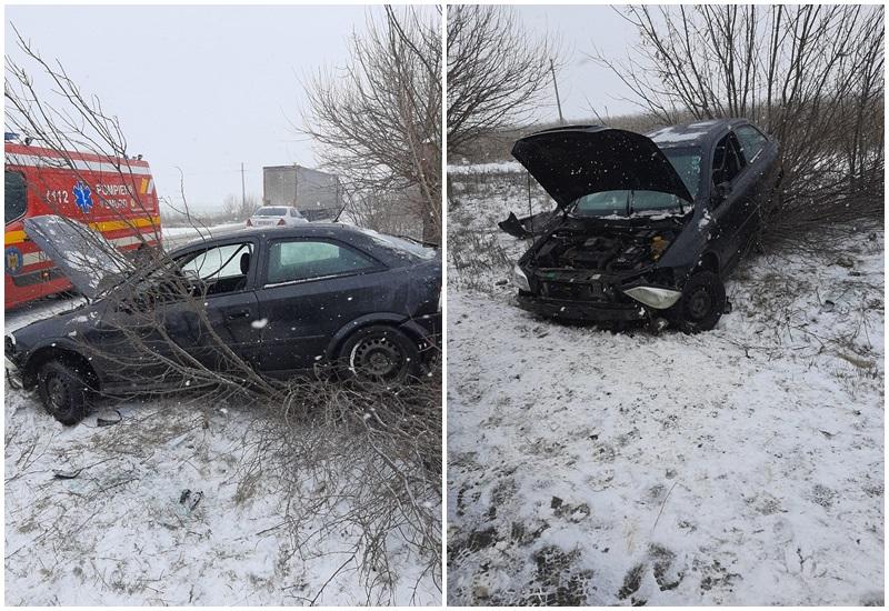 Accident între Arad și Zădăreni, un șofer a părăsit carosabilul și s-a oprit întru copac 