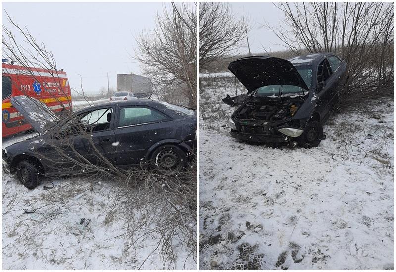 Accident între Arad și Zădăreni, un șofer a părăsit carosabilul și s-a oprit întru copac