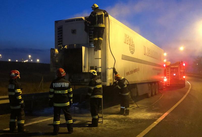 Incendiu la remorca frigo a unui autotren în Aradul Nou la sensul giratoriu lângă Gazprom