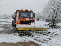 Pe drumurile din județ se circulă în condiții de iarnă, fără probleme majore! 