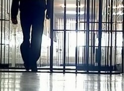 Patru mandate de executare a pedepsei închisorii puse în aplicare de poliţiştii arădeni