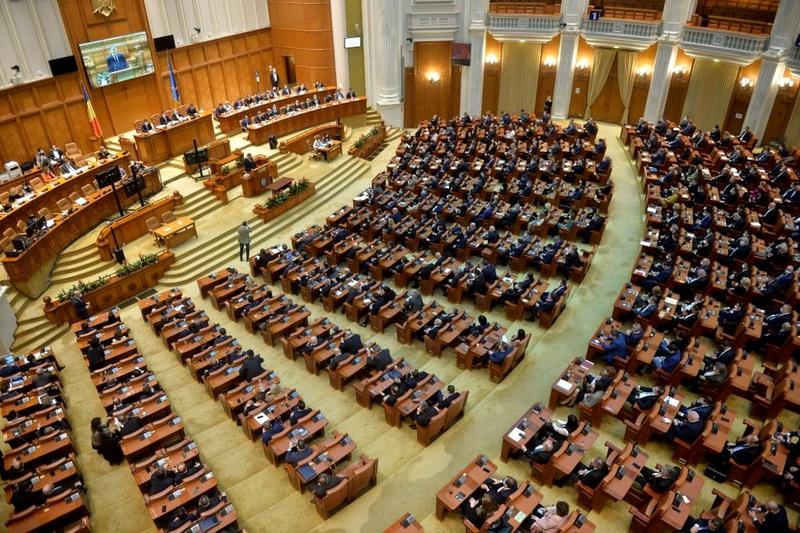Senatorii și deputații români au plecat acasă cu lacrimi în ochi. Pensiile speciale ale parlamentarilor au devenit istorie