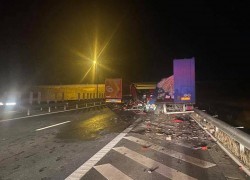 Trafic îngreunat pe A1 după o coliziune între două TIR-uri