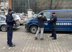 Arad: 114 sancţiuni contravenţionale în valoare totală de 12.100 de lei, toate pentru nepurtarea măștii de protecție