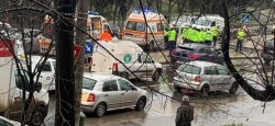 Accident ciudat, după ce a accidentat un ”puști de 74 de ani”, un străbunic de aproape 100 de ani, a gonit-o iepurește!