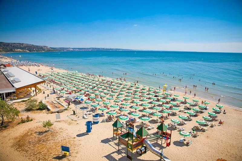 Destinațiile preferate de români, Turcia, Grecia și Bulgaria, se pregătesc pentru sezonul de vacanțe. Turiștii sunt primiți cu dovada vaccinării!