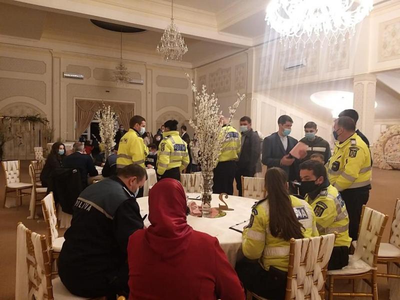 Nuntă de pandemie în Şimand, “spartă” de poliţişti sâmbătă seara