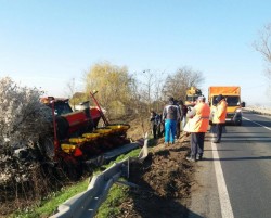 Un autotren a ieșit în decor în zona Zerindului