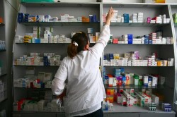 Tratamentul pentru COVID-19 va apărea în farmaciile din România. Românii se vor putea trata acasă pentru formele ușoare și medii ale virusului

