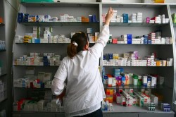 Tratamentul pentru COVID-19 va apărea în farmaciile din România. Românii se vor putea trata acasă pentru formele ușoare și medii ale virusului

