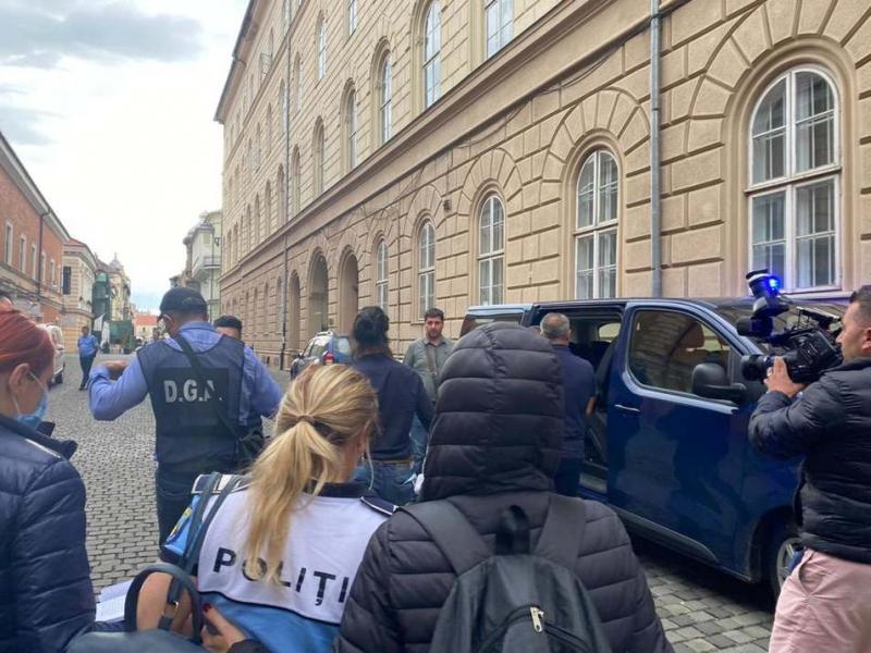 10 polițiști de la Serviciul de Înmatriculări Vehicule Timiș au fost reținuți pentru luare de mită

