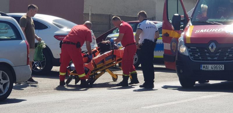 O femeie în vârstă a fost accidentată de un autoturism pe strada Poetului