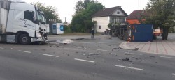 Două TIR-uri s-au ”pupat” la Săvârșin. Șoferii au scăpat teferi