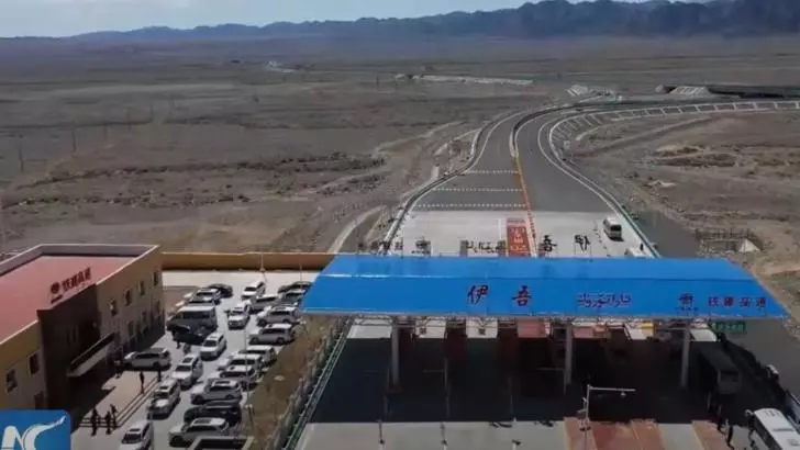 Chinezii au inaugurat cea mai lungă autostradă din lume, în lungime de 2.822 de kilometri. Lungimea tuturor autostrăzilor din România totalizează doar o treime din lungimea celei chinezești

