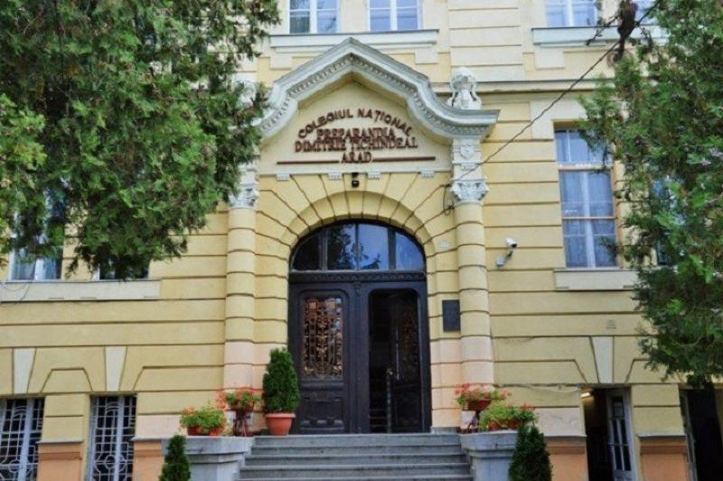 Colegiul Național ”Preparandia – Dimitrie Țichindeal” din Arad este în Top 10 cele mai bune licee din România, în funcție de mediile de la Bacalaureat 2021