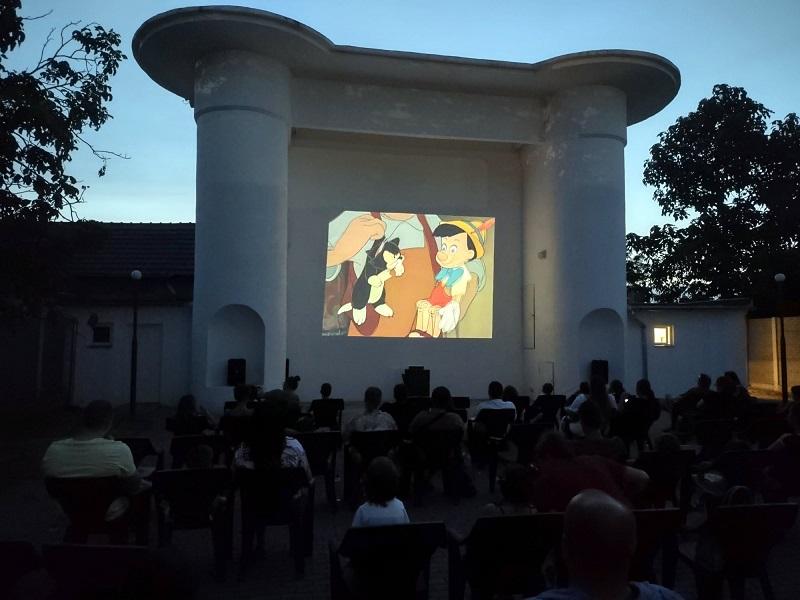 Două filme pentru copii și un spectacol de teatru de păpuși, în grădina de vară de la cinematograful din Grădiște
