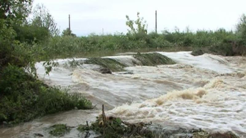 Aradul sub avertizare de COD galben de inundații și în cursul zilei de luni