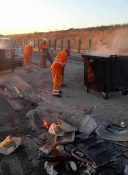 Un autotren s-a răsturnat pe autostrada A1. Trafic restricționat până la ora 12